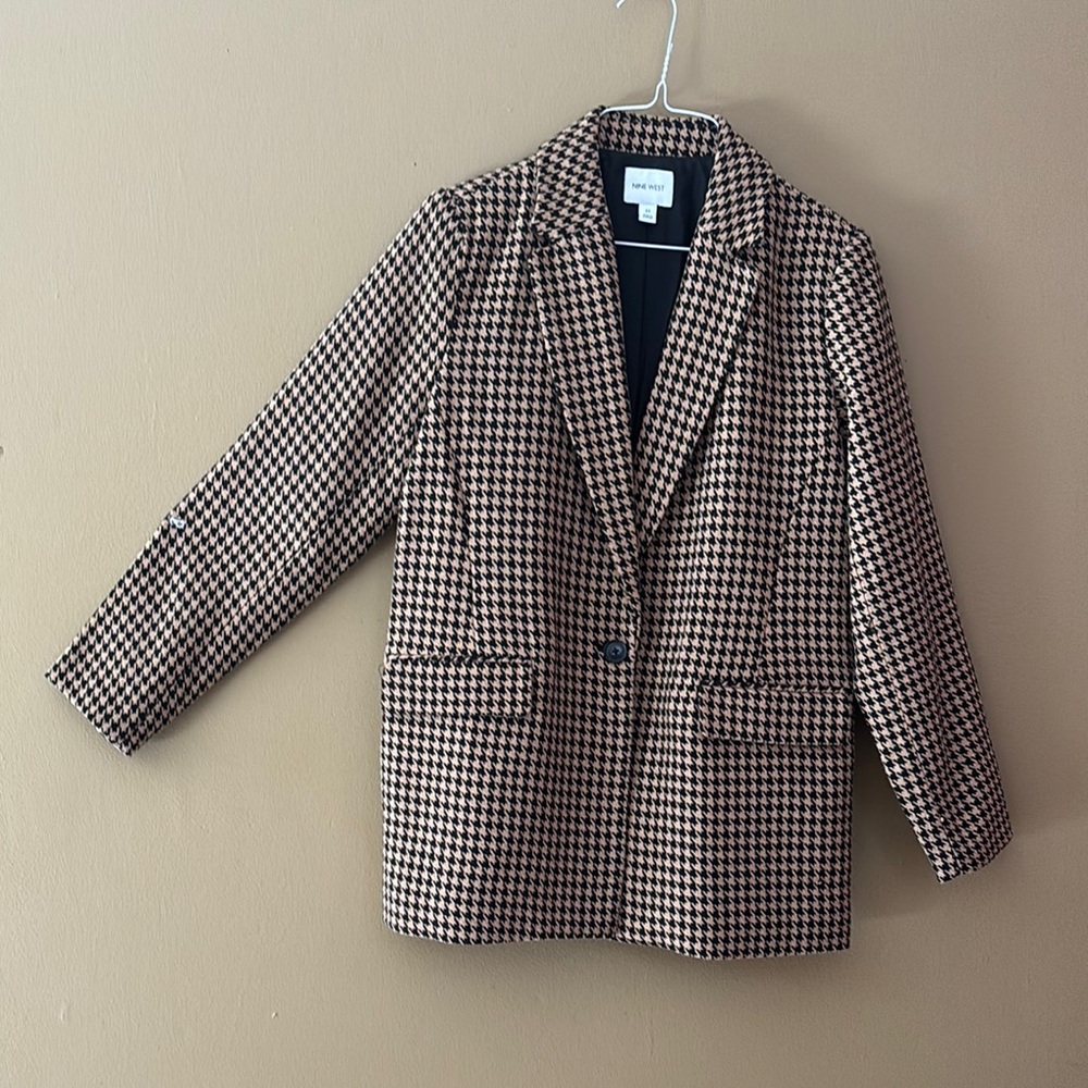 Black and Tan Oversized Blazer with Houndstooth Pattern